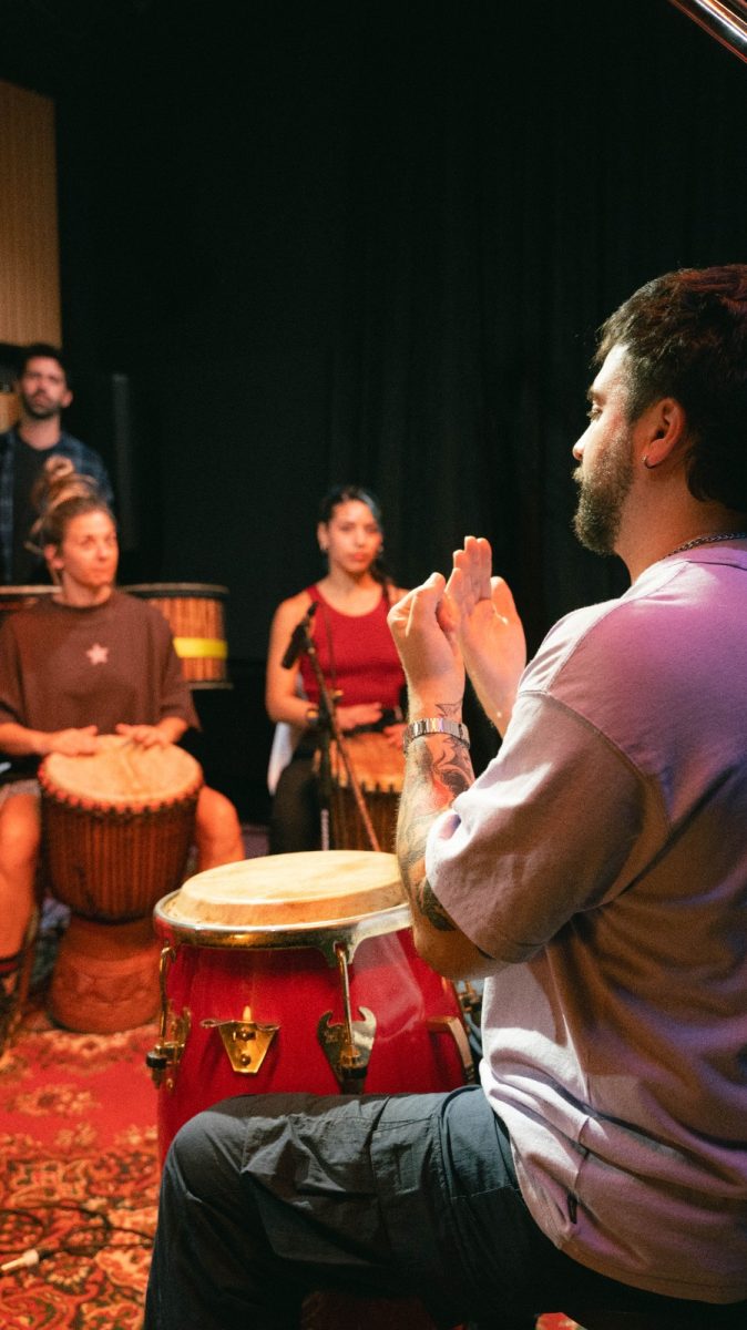 Ritmo con señas - Ensamble de improvisación con tambores 14 - OíHoy Ritmo con señas - Ensamble de improvisación con tambores 13 - OíHoy
